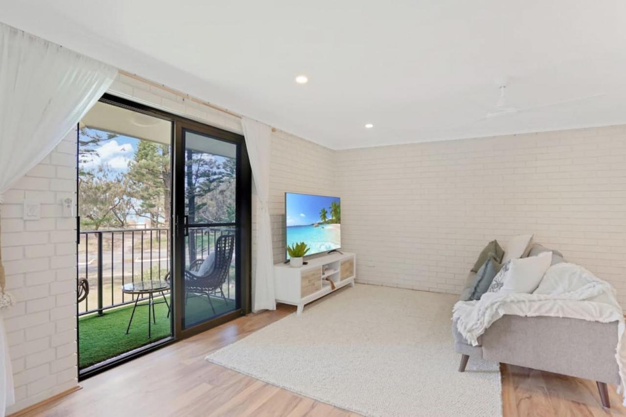 Beachfront Styled 2 Bedroom W Pool At Apartment